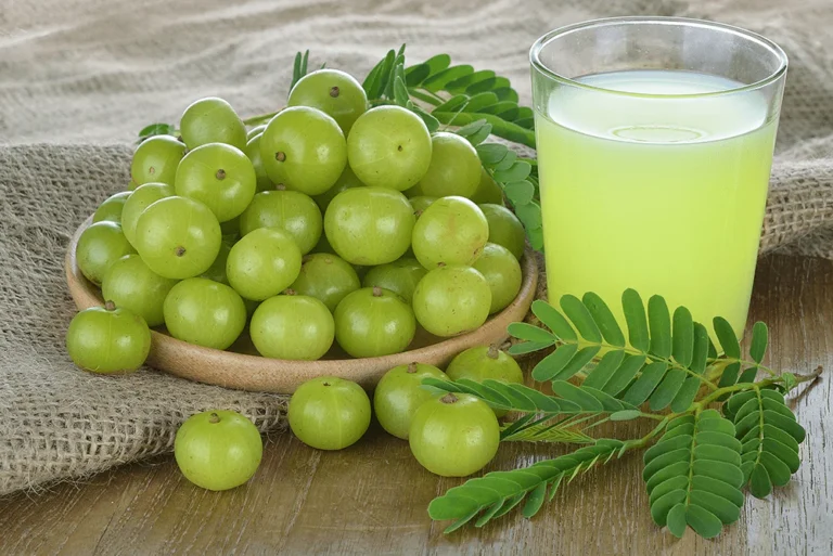आंवला जूस के यह फायदे जानकार रह जाएंगे हैरान, आप भी जरूर जानें-