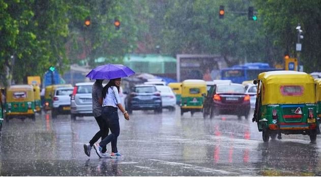 Today in UP Season: लखनऊ समेत कई जिलों में तेज हवा और गरज चमक के साथ बारिश होने की संभावना
