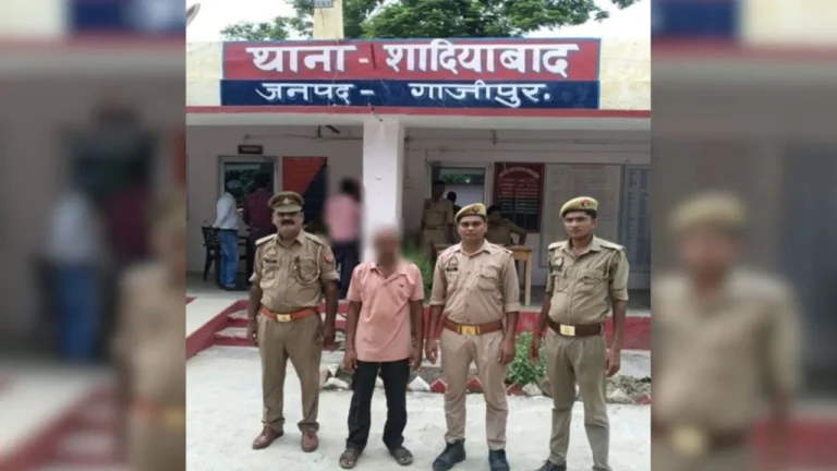 प्रेमी संग पत्नी हो गई थी फरार, 10 साल बाद गांव लौटी; पति ने कहा- अब मेरे साथ रहो… मना करने पर फावड़े से काटा