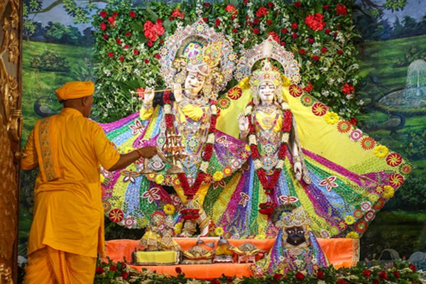 सज गई वृंदावन और मथुरा की कुंज गली, बांके बिहारी मंदिर में सिर्फ श्री कृष्ण जन्मोत्सव पर होती है मंगला आरती