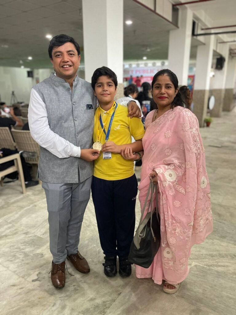 Meerut News: मयूर स्कूल, नोएडा के छात्र संकल्प शुक्ला ने CBSE नॉर्थ ज़ोन-1 एयर रायफल शूटिंग चैम्पियनशिप (अंडर-14) में जीता स्वर्ण पदक