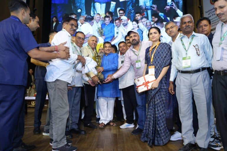 सीएम योगी के नेतृत्व में तेजी से शिखर पर पहुंचा गन्ना व चीनी उद्योग *केंद्रीय मंत्री नितिन गडकरी ने नई दिल्ली में किया सम्मानित*
